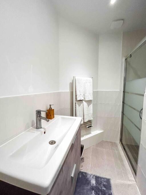 La Vie Est Belle A Montreuil Wi-Fi & Metro 9 Parking Gratuit Apartment Ngoại thất bức ảnh